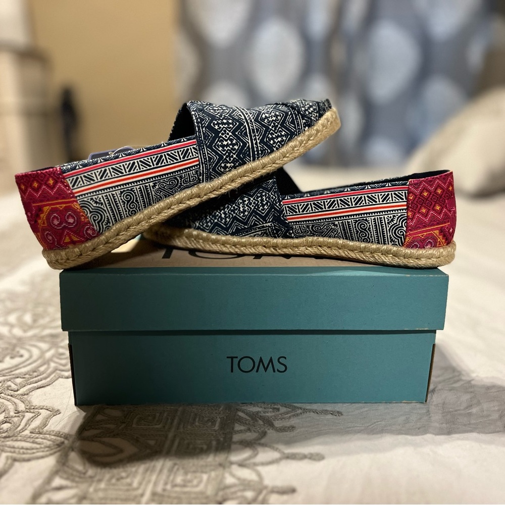 Brand New Toms